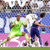 Thủ môn Nhật Bản bị phân biệt chủng tộc vì mắc lỗi ở Asian Cup